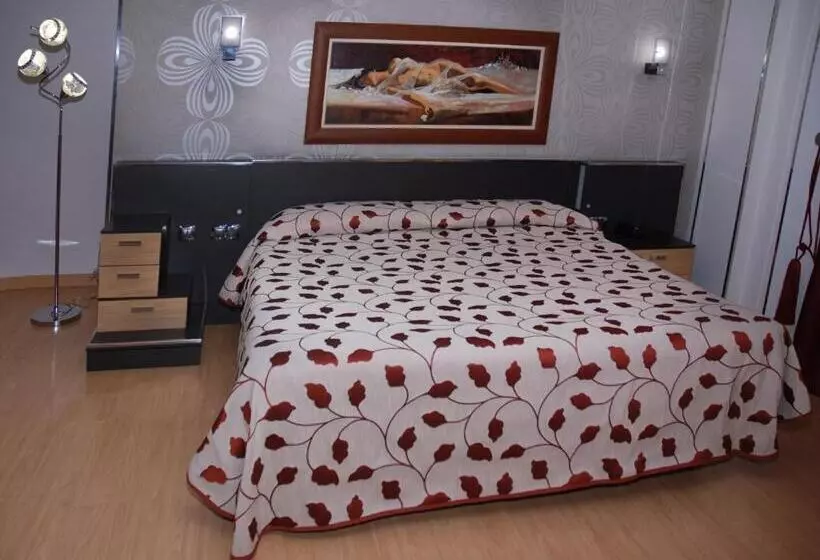 Fotos del hotel Villa De Cacabelos:  16