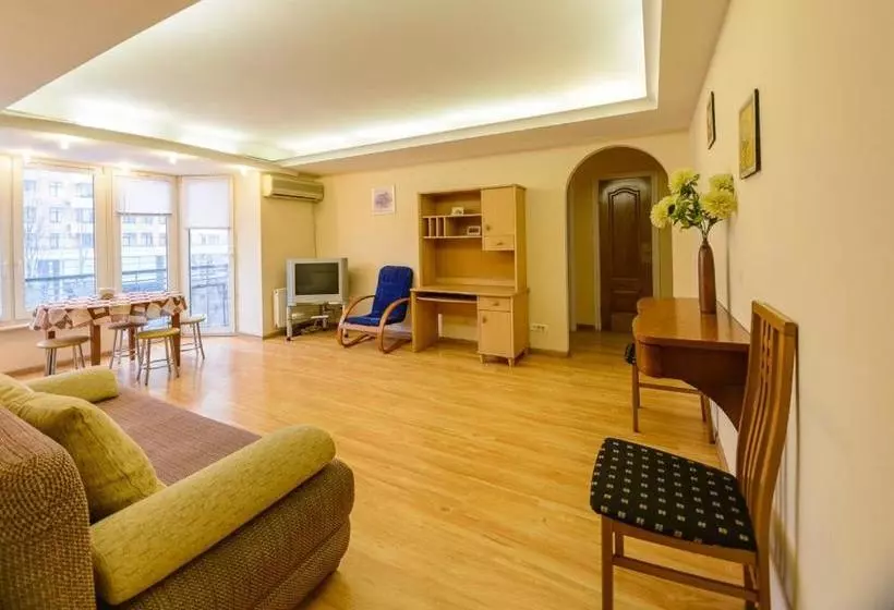 Fotos del hotel Lesi Ukrainki Studio Kiev Apartment:  2