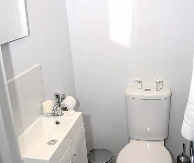 Fotos del hotel Base Serviced Apartments  City Road:  3