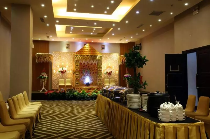 Fotos del hotel Continent Centrepoint Panakkukang:  7