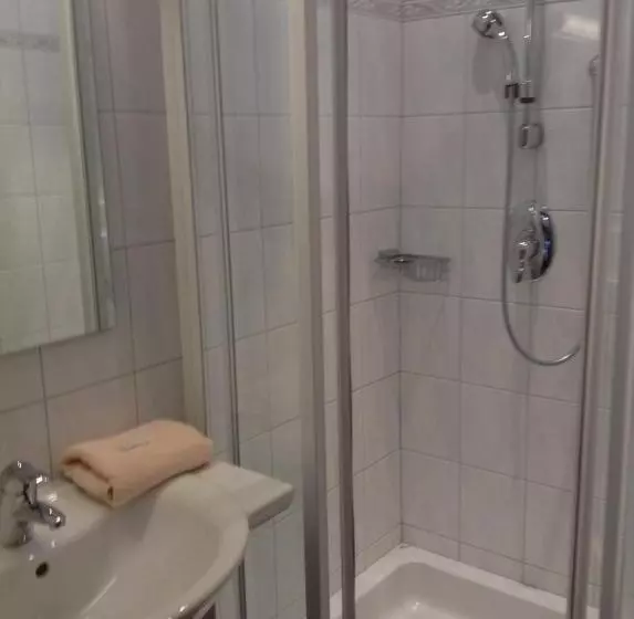 Fotos del hotel Zum Toni:  15