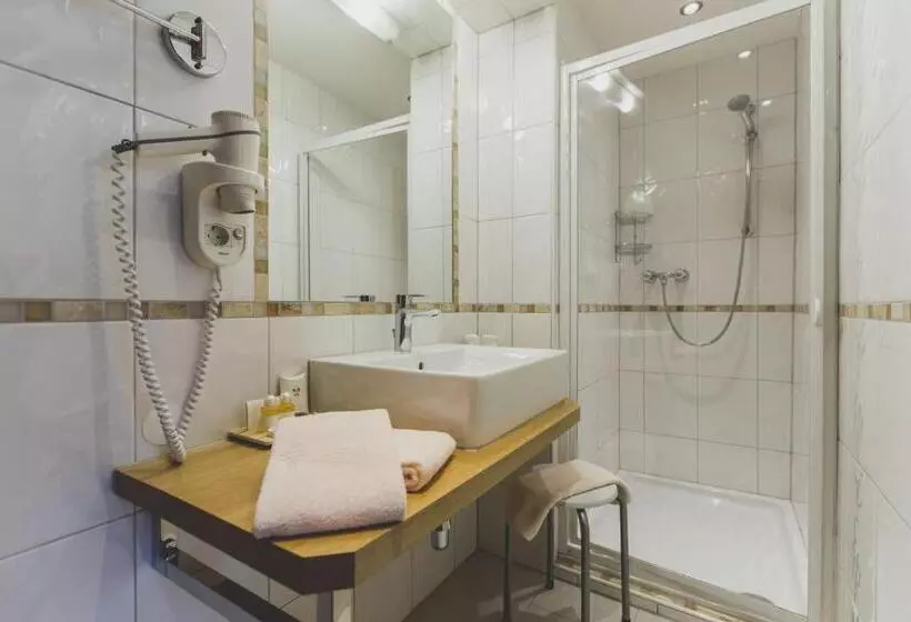 Fotos del hotel Montfort:  6