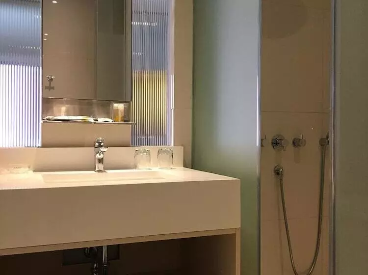 Fotos del hotel La Lisa Hotel Surabaya:  9