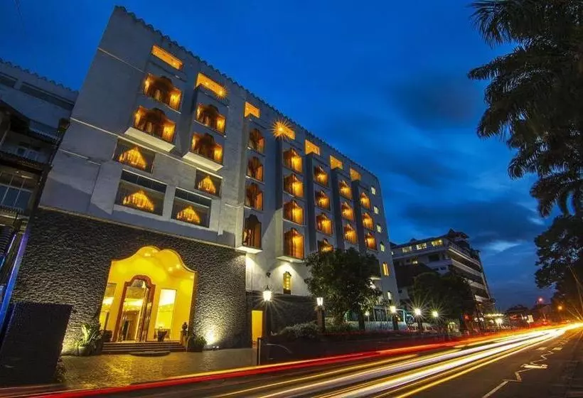 Fotos del hotel Royal Kandyan:  9