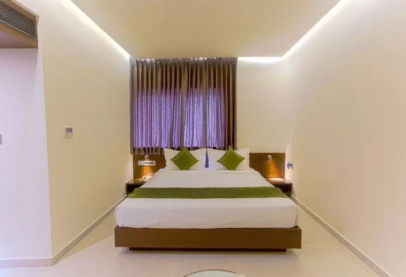 Fotos del hotel Treebo Grand Premier Suites:  6