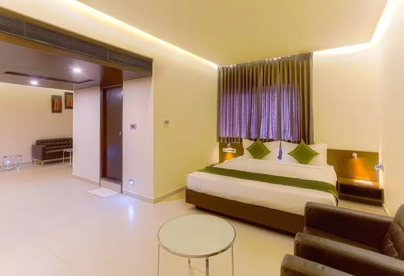 Fotos del hotel Treebo Grand Premier Suites:  13