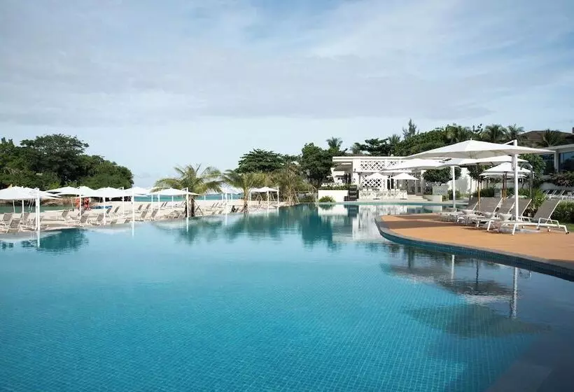 Crimson Resort & Spa Boracay