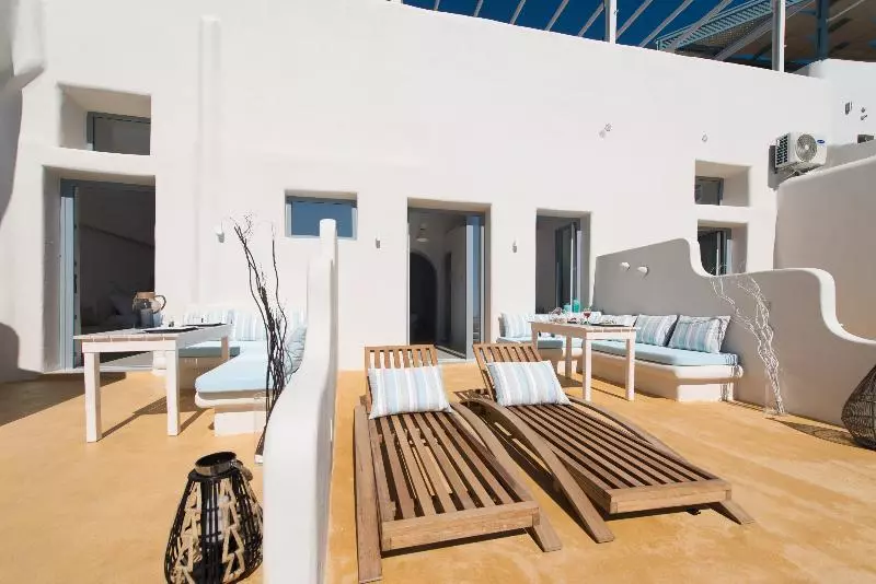 Fotos del hotel On The Cliff Suites:  2