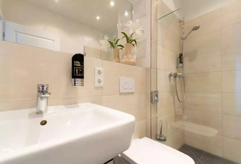 Fotos del hotel Luga Homes  Stadthaus:  15