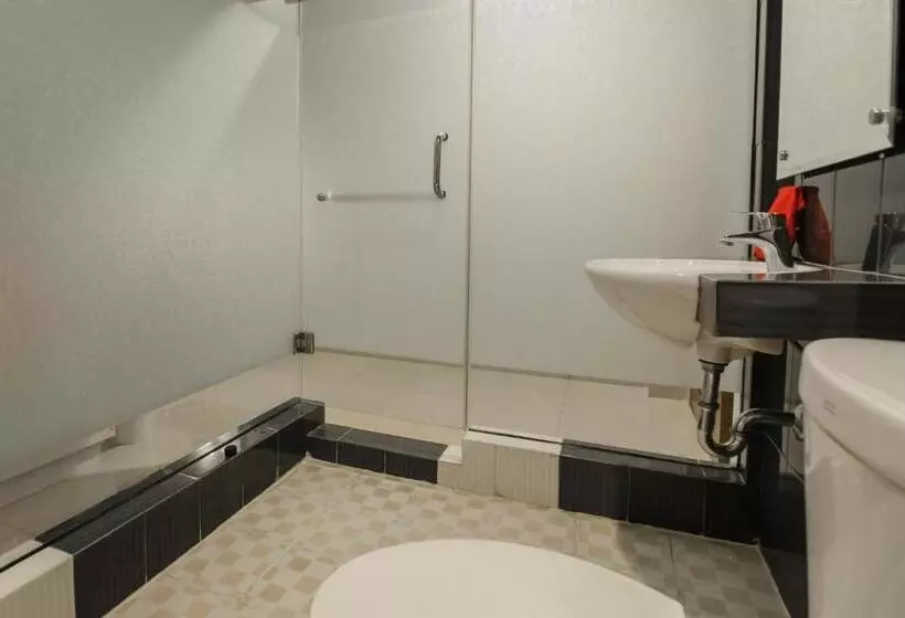 Fotos del hotel Reddoorz Plus Near Soekarno Hatta Airport 2:  2