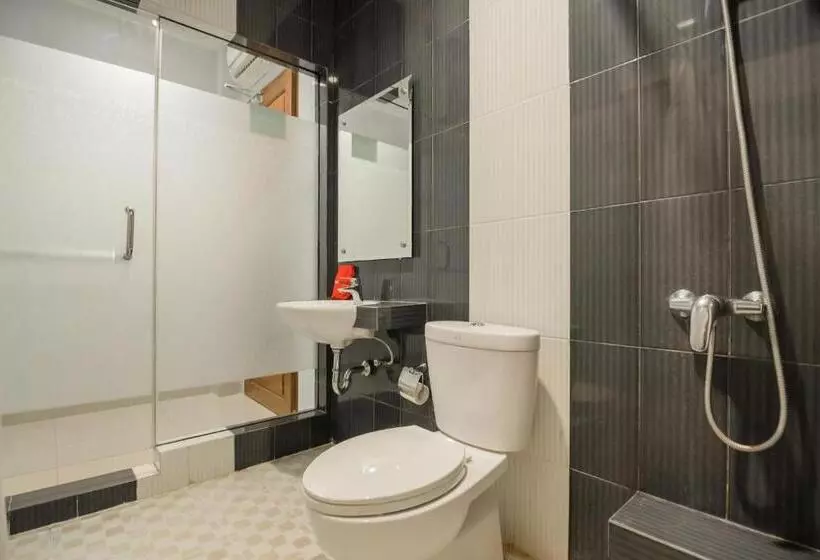 Fotos del hotel Reddoorz Plus Near Soekarno Hatta Airport 2:  8