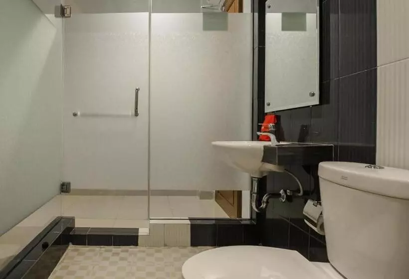 Fotos del hotel Reddoorz Plus Near Soekarno Hatta Airport 2:  10