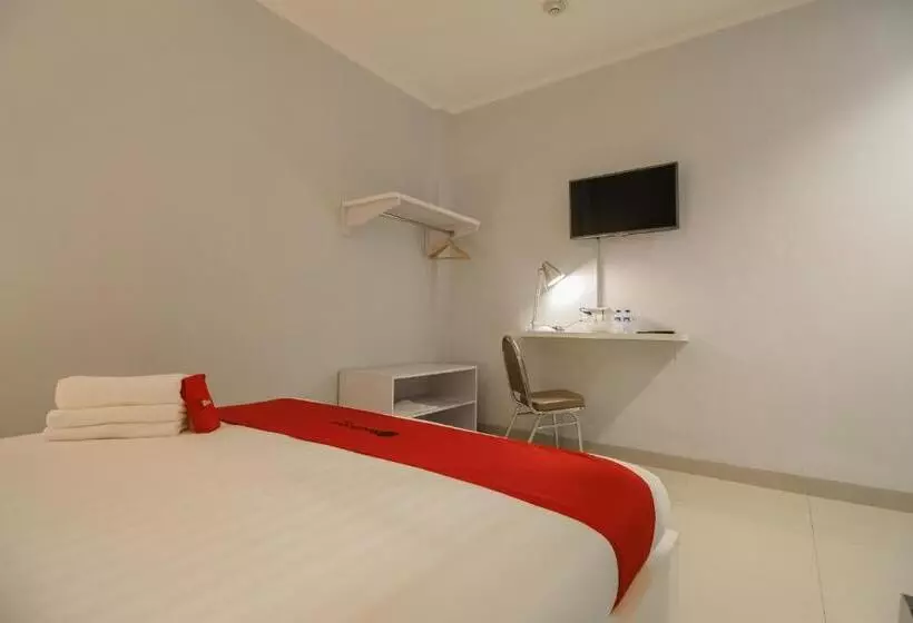 Reddoorz Plus Near Soekarno Hatta Airport 2