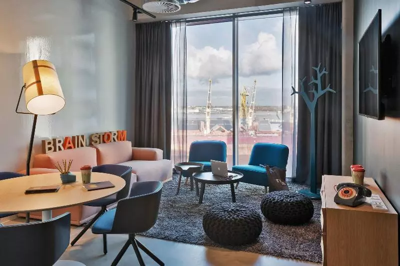 Fotos del hotel Moxy Amsterdam Houthavens:  15