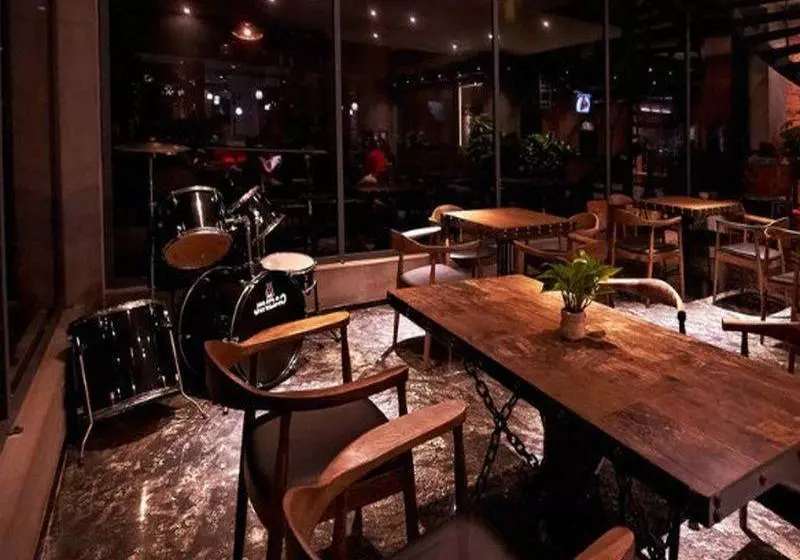 Fotos del hotel James Joyce Coffetel Guangzhou Shijing City Plaza:  3