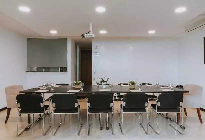 Fotos del hotel Travelers Orange Suites:  10