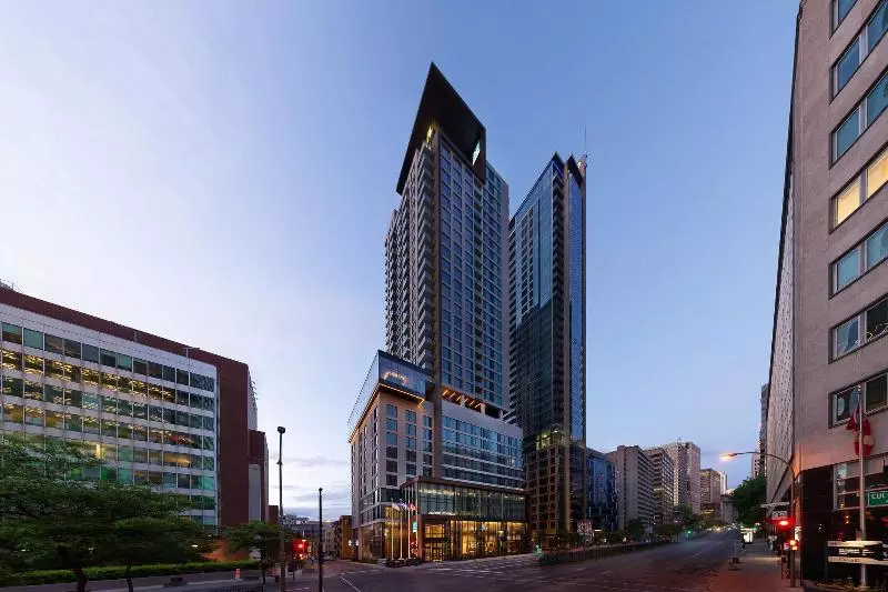 Ac  By Marriott Montreal Downtown