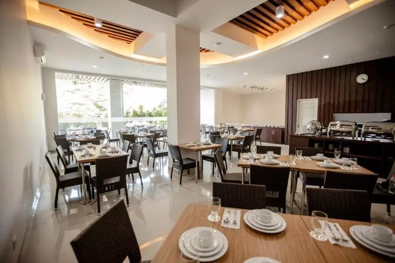 Fotos del hotel Whiz Prime Sudirman Makassar:  9