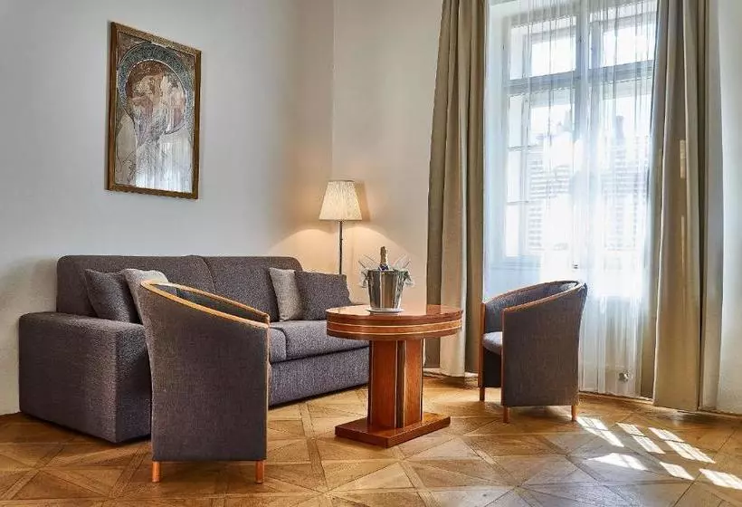 Fotos del hotel Three Golden Crowns Apartments:  25