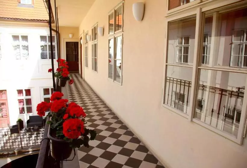 Fotos del hotel Three Golden Crowns Apartments:  14