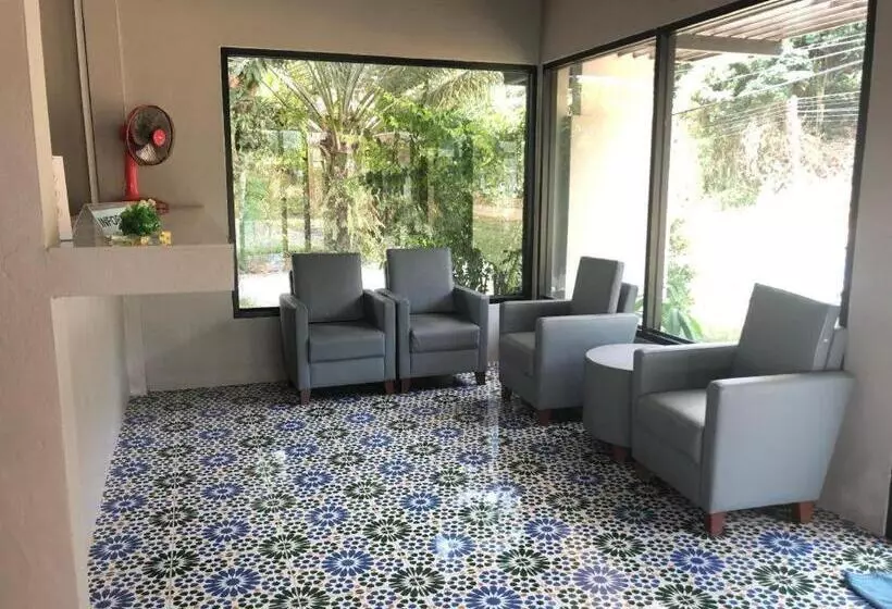 Fotos del hotel Amantra Lake View Resort:  2