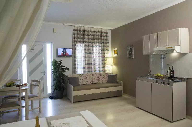 Fotos del hotel Elia Stalos Apartments:  9