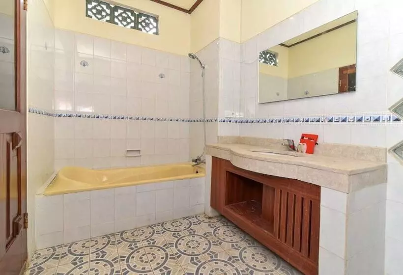 Fotos del hotel Reddoorz Plus Near Seminyak Square:  7