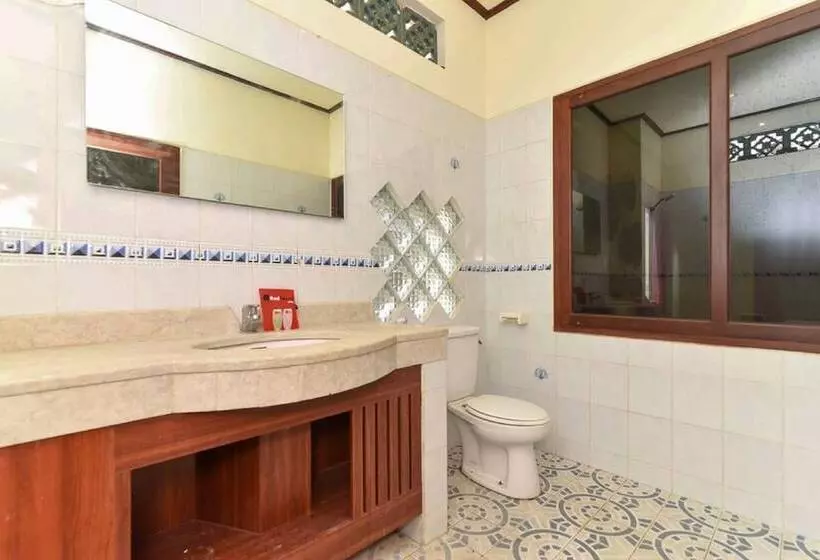 Fotos del hotel Reddoorz Plus Near Seminyak Square:  4