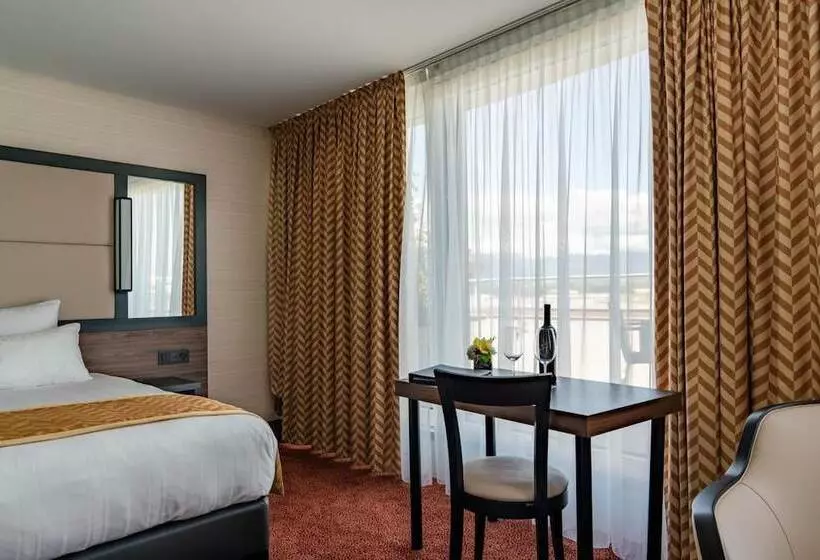 Fotos del hotel Nash Suites Airport:  9