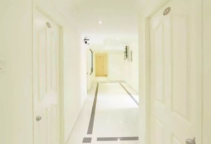 Fotos del hotel Treebo Trip Sr Residency:  22