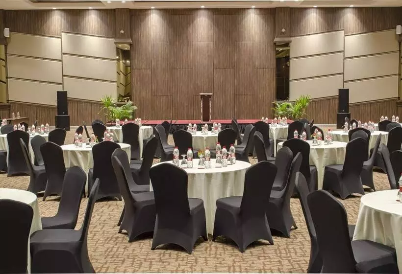 Fotos del hotel @hom Premiere Gkb Gresik:  8
