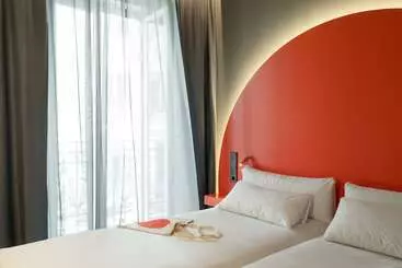Chic & Basic Dot - Madrid