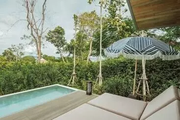 Island Escape Burasari - Phuket Town