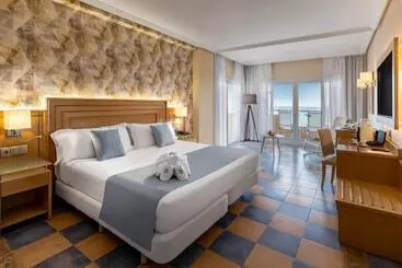 إلبا سارا بيتش اي جولف ريزورت - كاليتا دي فوستي