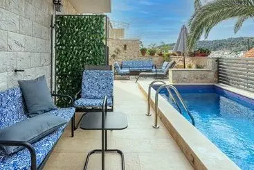 Villa Capitis In The Center Deluxe Apartment With Swimming Pool - Hvar