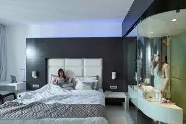 Eskay Resorts By Muza - Bombay