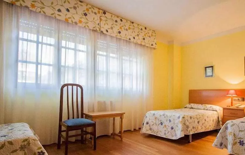 Fotos del hotel Surfances:  6