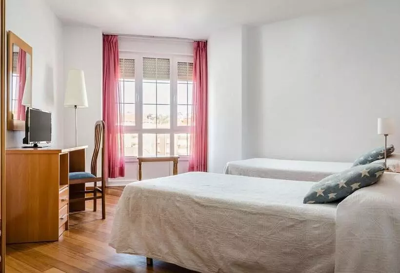 Fotos del hotel Surfances:  16