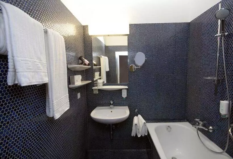 Fotos del hotel Vier Jahreszeiten Salzburg:  4