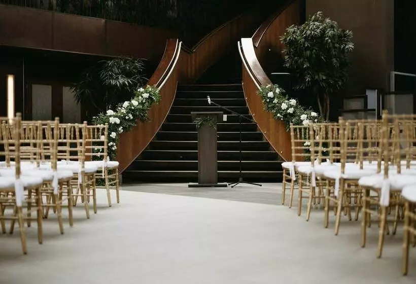 Fotos del hotel Delta Hotels By Marriott Calgary South:  2