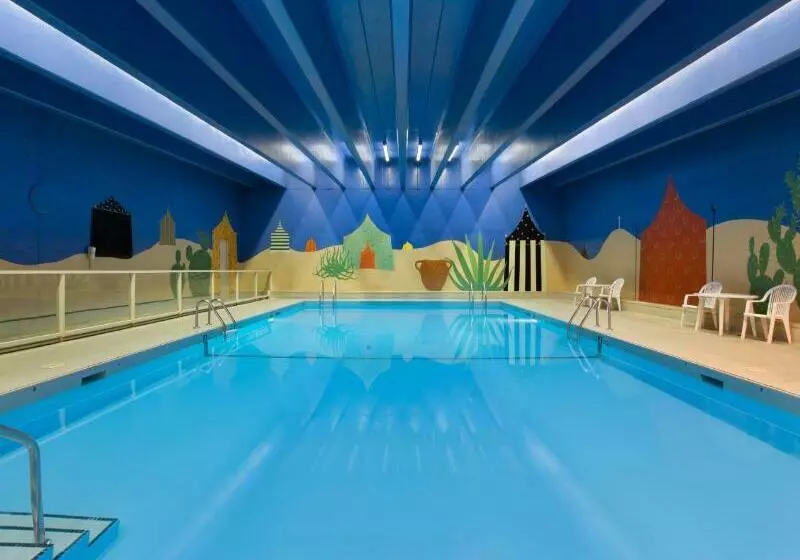 Fotos del hotel Coast Plaza Hotel & Suites:  2