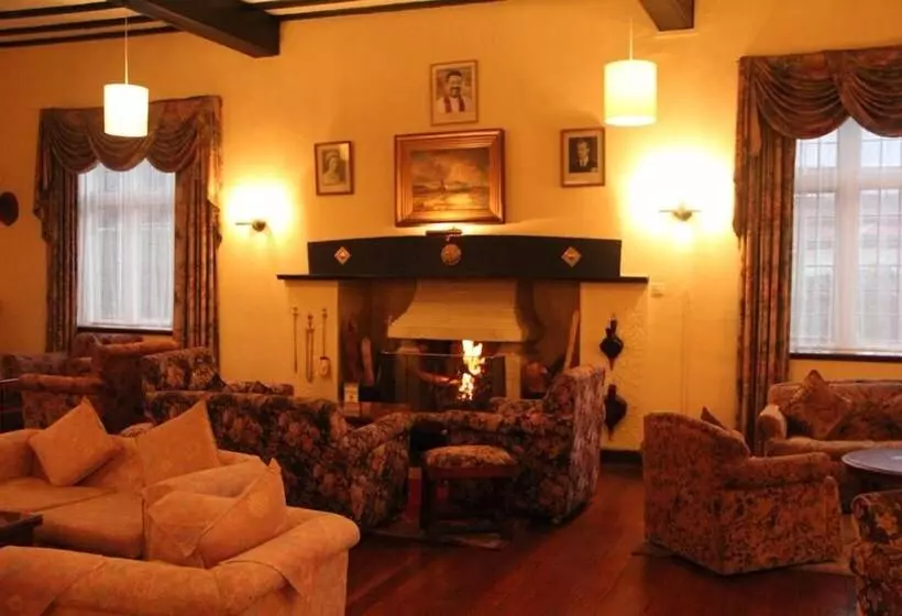 Fotos del hotel The Hill Club:  2