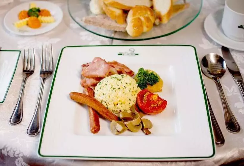 Fotos del hotel The Hill Club:  3