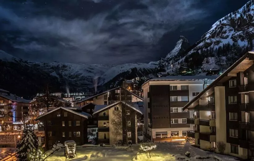 Fotos del hotel Schweizerhof Zermatt - A Small Luxury:  11