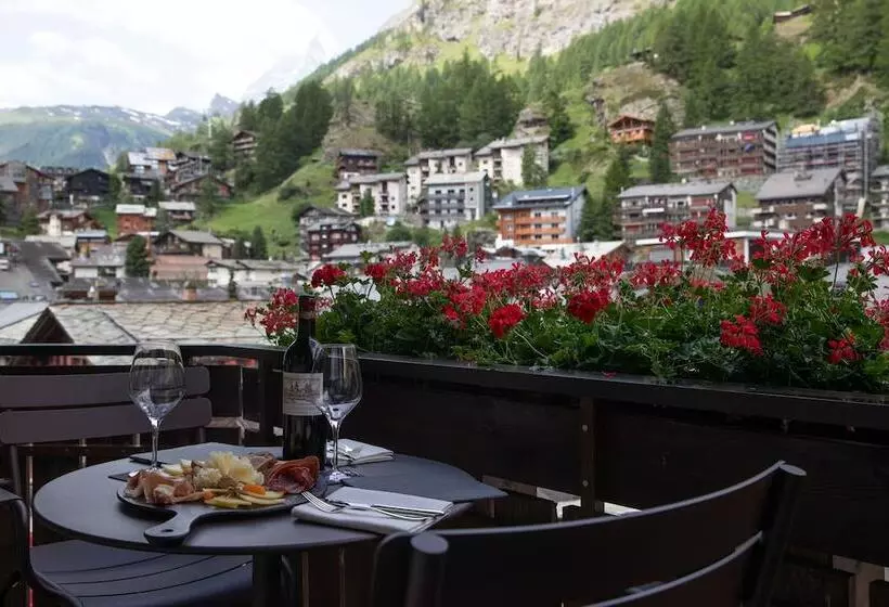 Fotos del hotel Schweizerhof Zermatt - A Small Luxury:  18