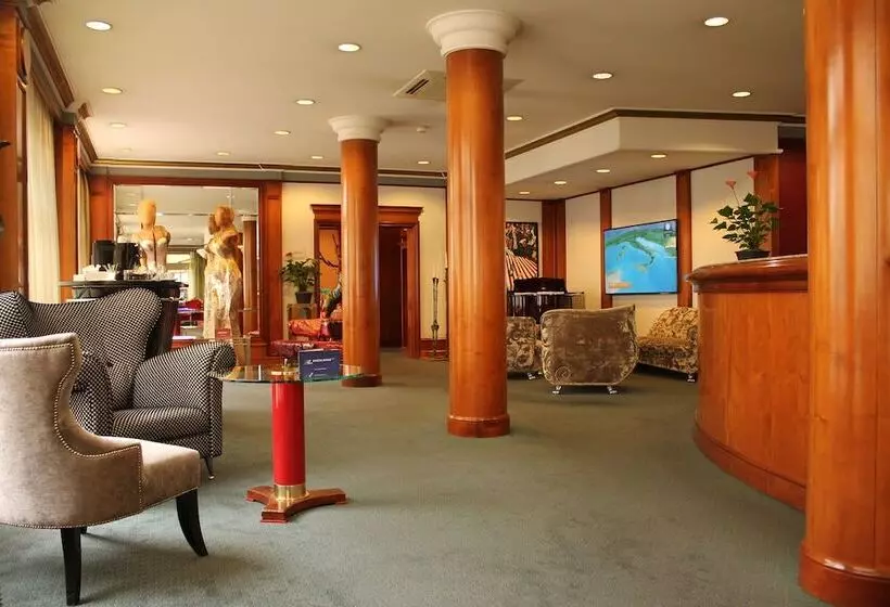 Fotos del hotel The New Midi:  3