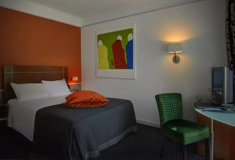 Fotos del hotel The New Midi:  5