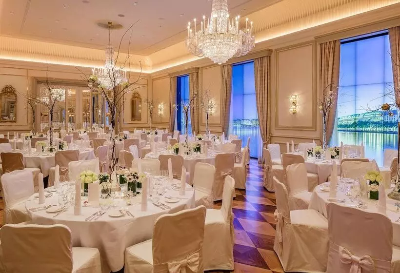 Fotos del hotel Fairmont  Vier Jahreszeiten:  3