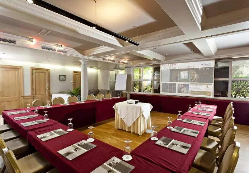 Fotos del hotel Najeti Hôtel La Magnaneraie:  12