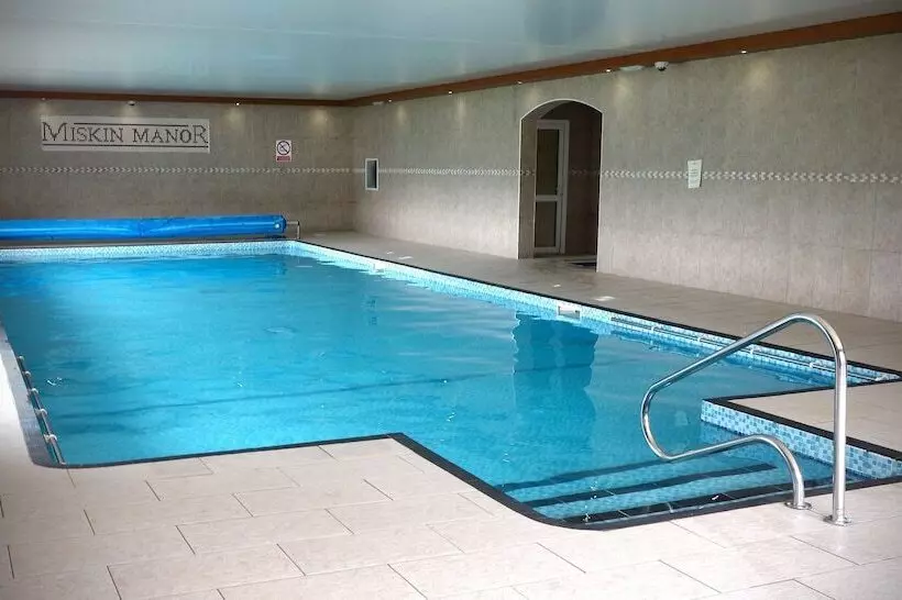 Fotos del hotel Miskin Manor Hotel And Health Club:  2
